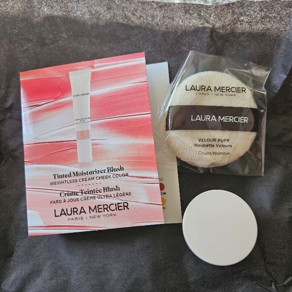 LAURA MERICIER - THREE PIECE KIT - MOISTURIZER BLUSH/PUFF & TRANS POWDER - NEW - Picture 1 of 4